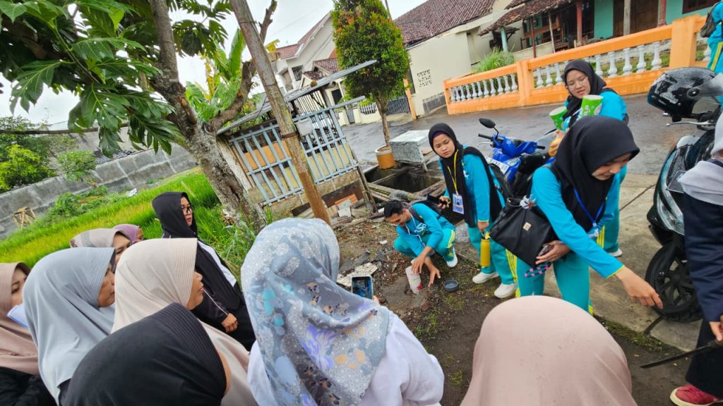 Mahasiswa Baru UNISA Yogyakarta Kenalkan dan Bagikan LOSIDA ke Masyarakat Sekitar Kampus