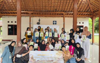 Inovasi Ramah Lingkungan: Mahasiswa KKN UNISA Yogyakarta Latih Warga Nogosari 1 Buat Totebag Ecoprint Bernilai Ekonomi